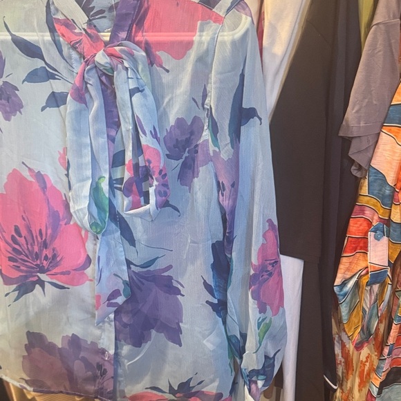 Suzy Shier • NWT Floral Sheer Blouse PTP 19” - Picture 3 of 3